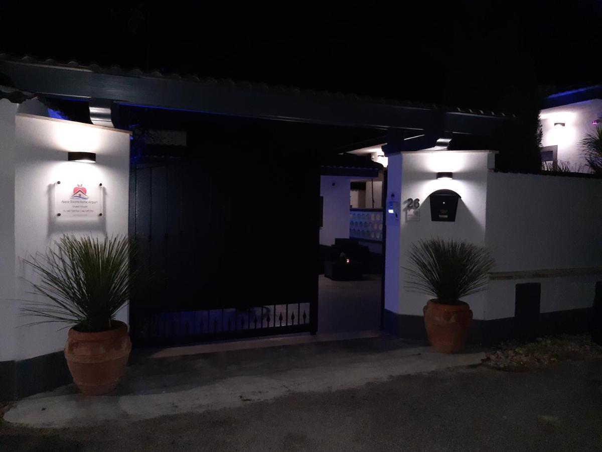Apple Rooms Rome Airport Fiumicino Exterior foto Entrance to the museum