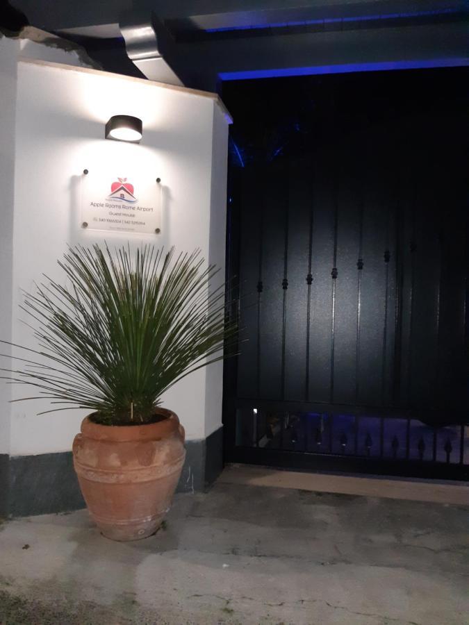 Apple Rooms Rome Airport Fiumicino Exterior foto Entrance to the museum