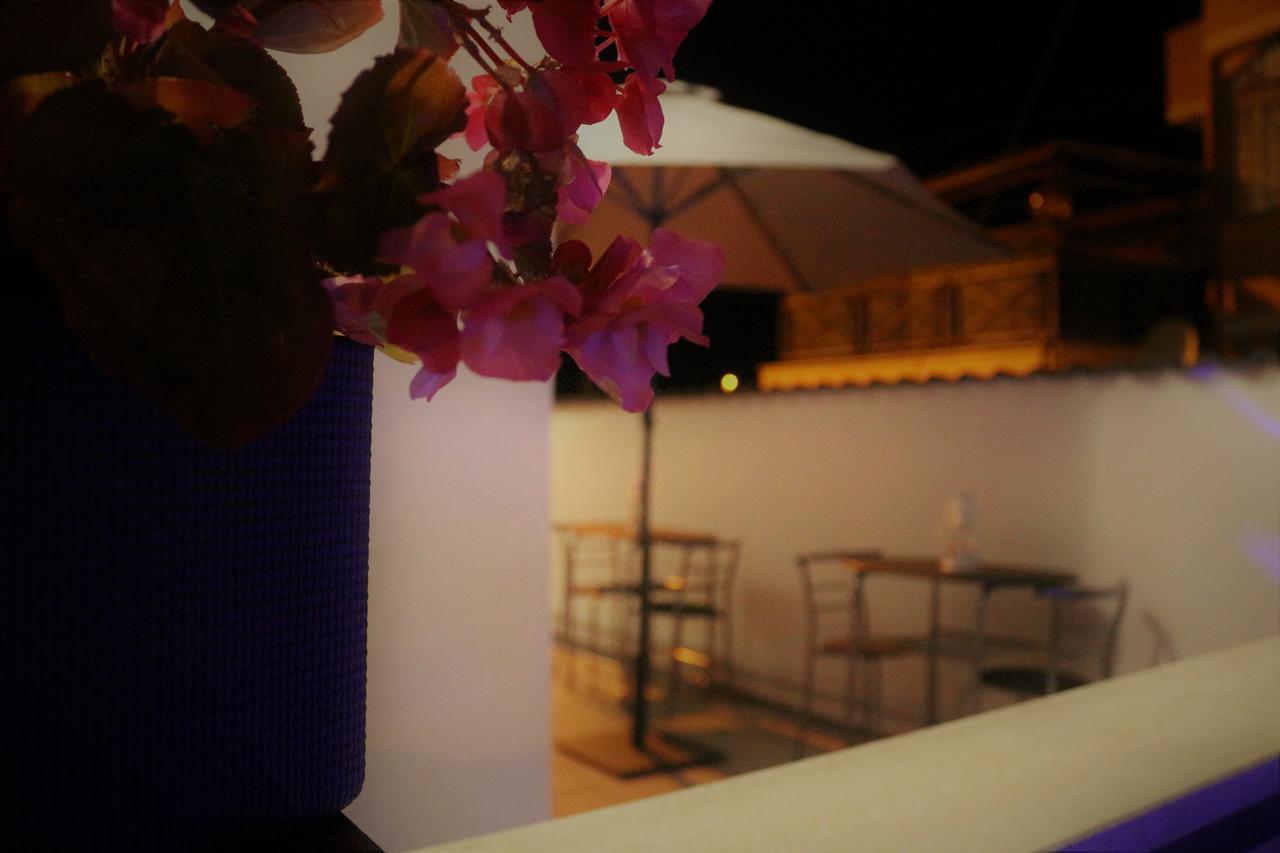 Apple Rooms Rome Airport Fiumicino Exterior foto A restaurant in the city