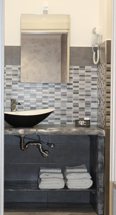 Apple Rooms Rome Airport Fiumicino Exterior foto A modern bathroom