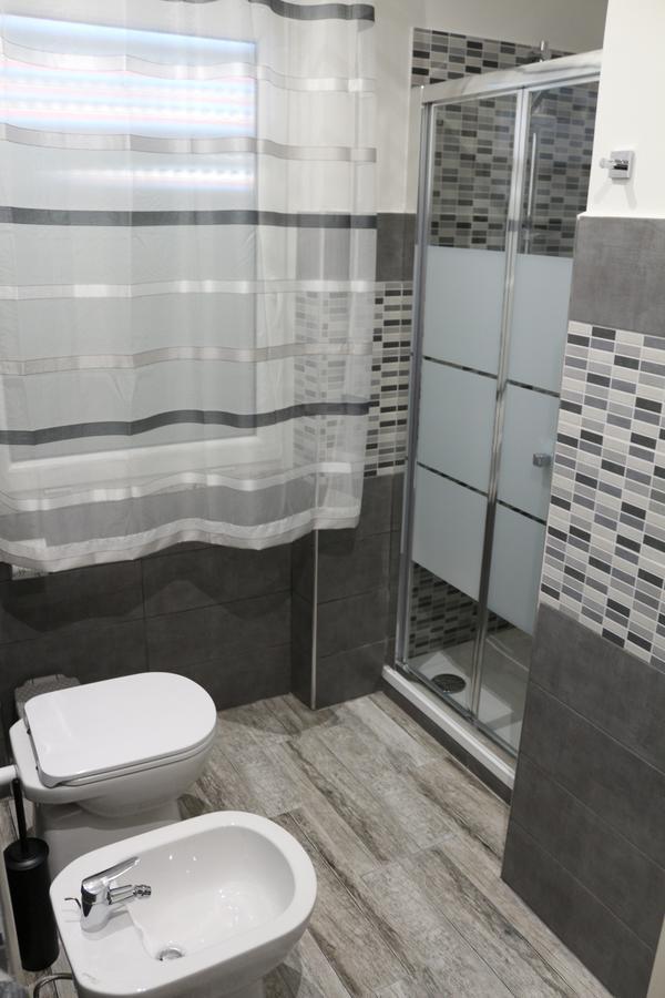 Apple Rooms Rome Airport Fiumicino Exterior foto A shower curtain