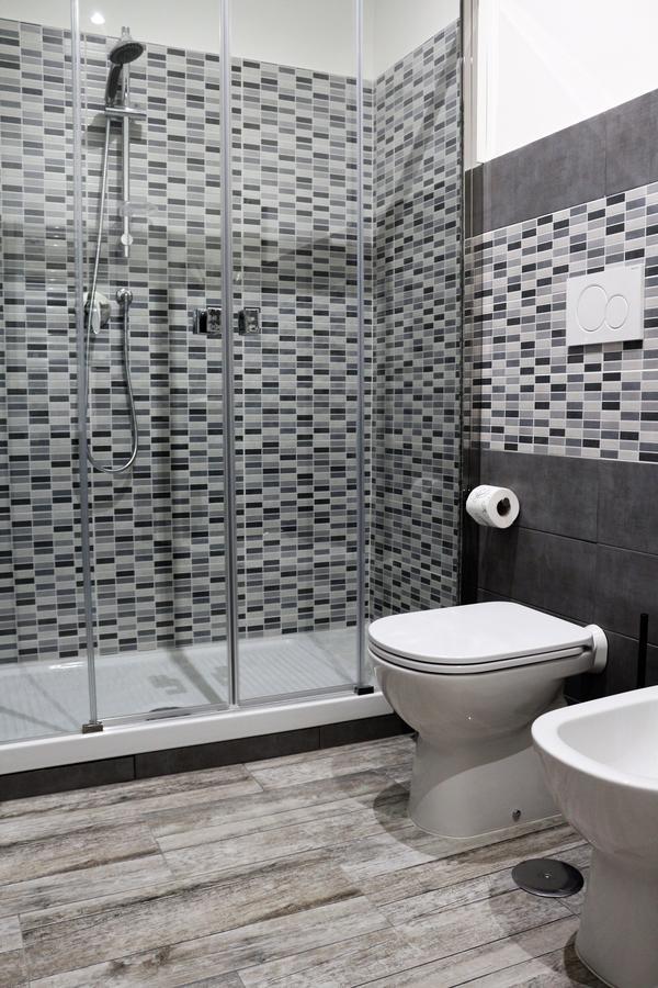 Apple Rooms Rome Airport Fiumicino Exterior foto A shower cubicle