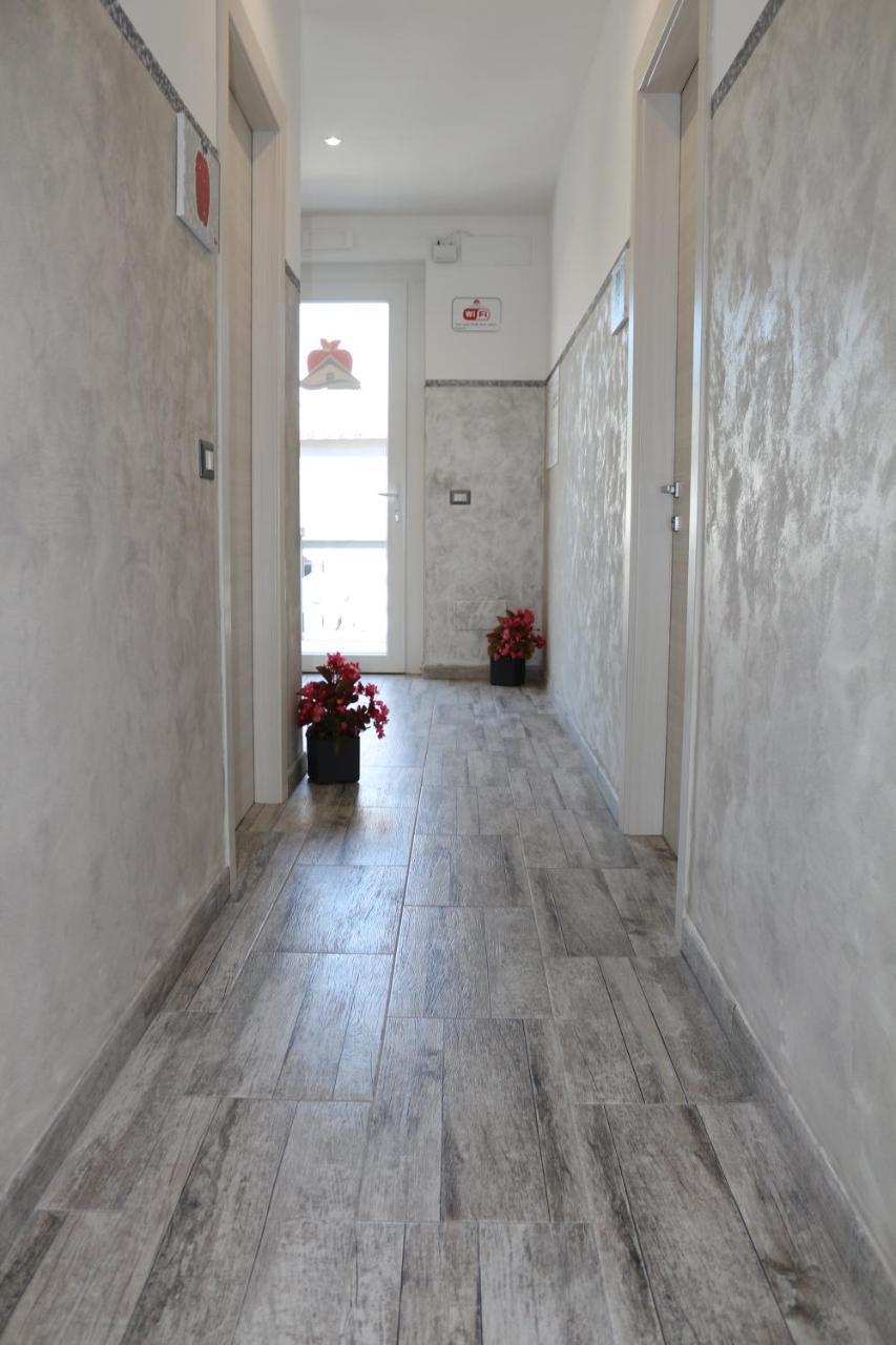 Apple Rooms Rome Airport Fiumicino Exterior foto A corridor