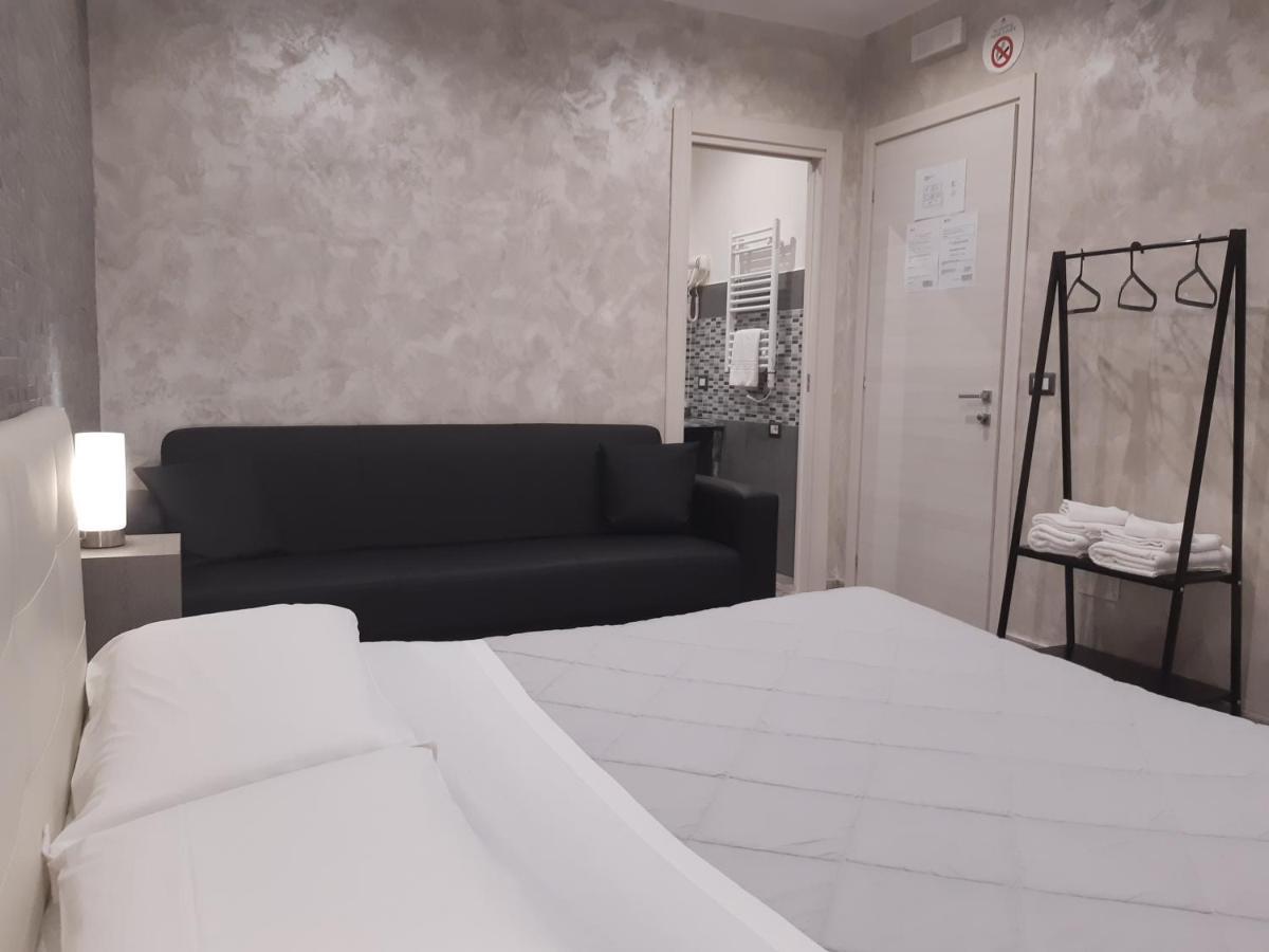 Apple Rooms Rome Airport Fiumicino Exterior foto A room at the hotel