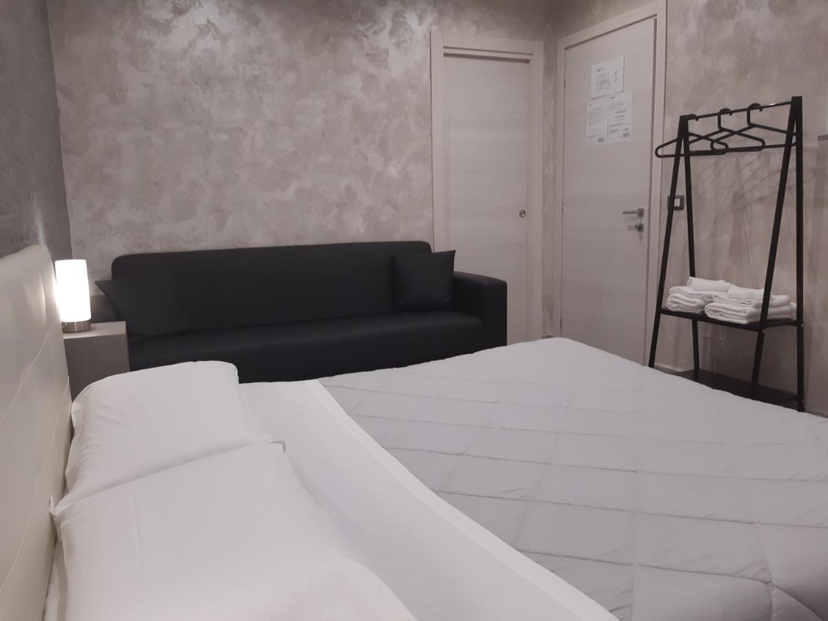 Apple Rooms Rome Airport Fiumicino Exterior foto A room at the hotel