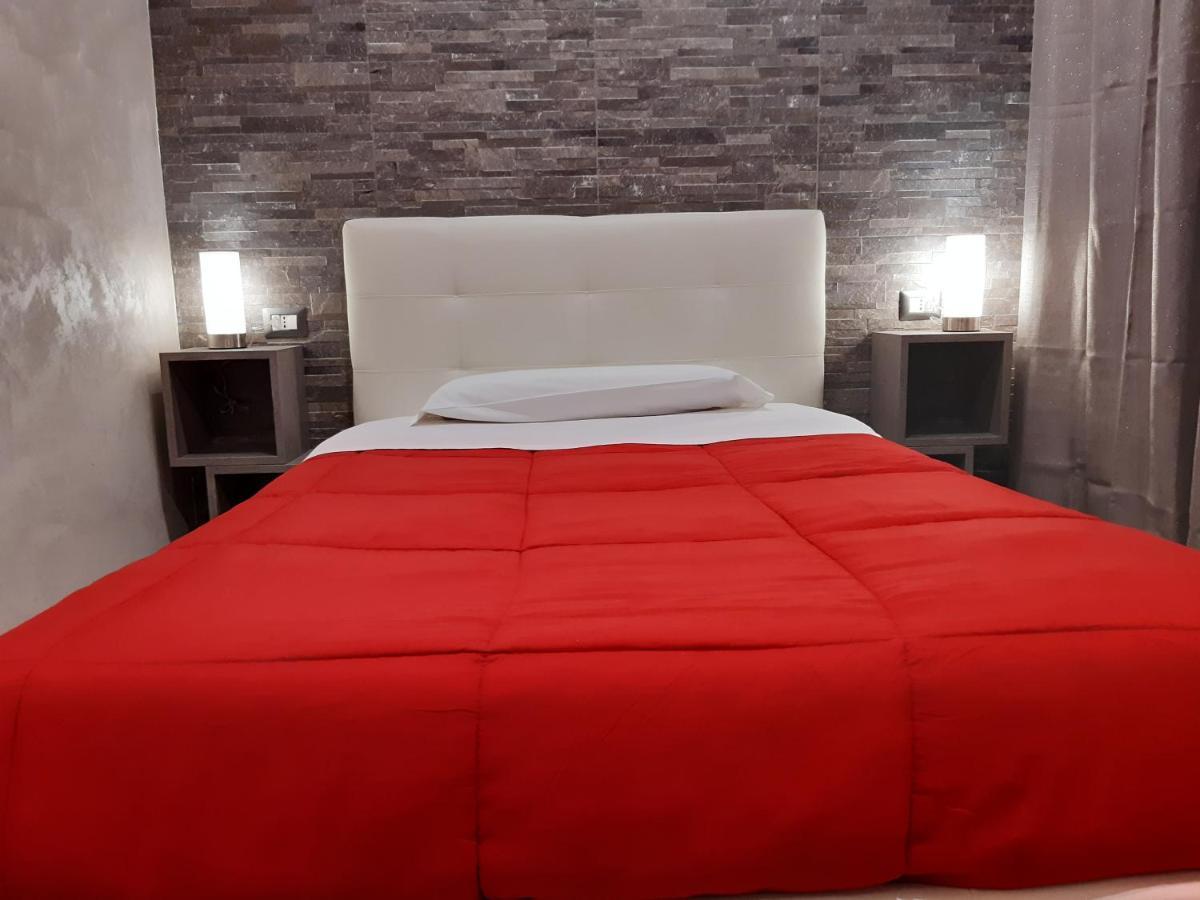 Apple Rooms Rome Airport Fiumicino Exterior foto A bed with a duvet